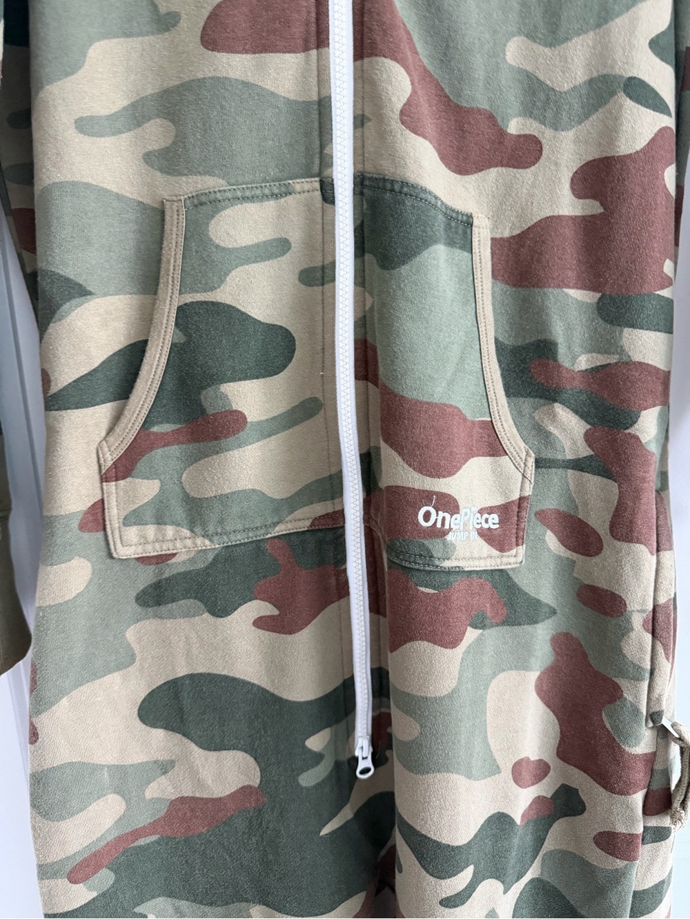 OnePiece Camouflage Zip Hoodie in Green and Brown with White Zip